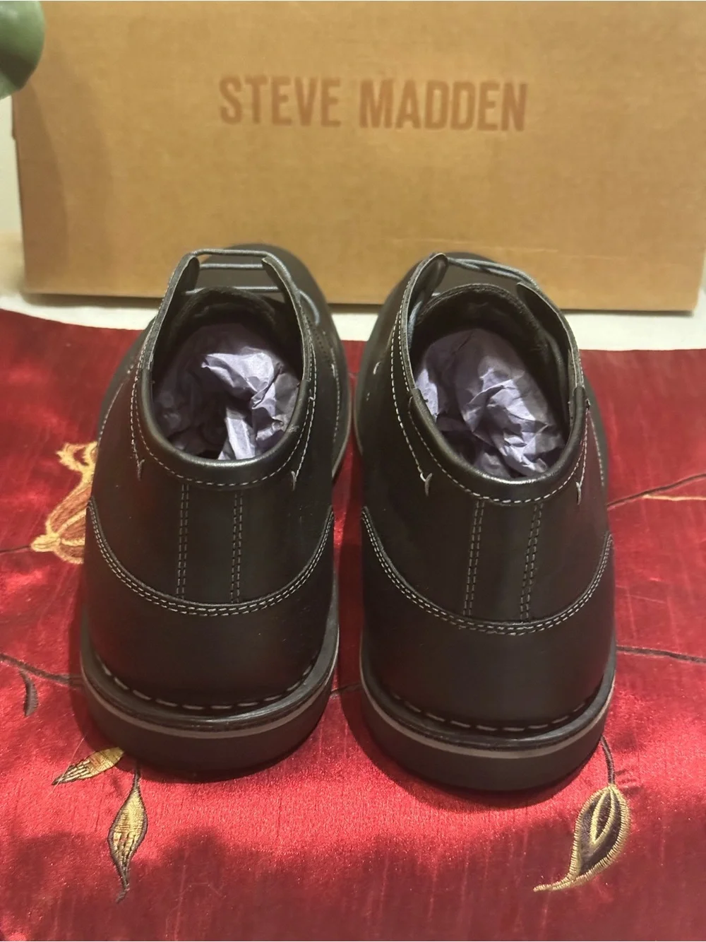 Steve Madden Harken Chukka Boots in black smooth leather.
